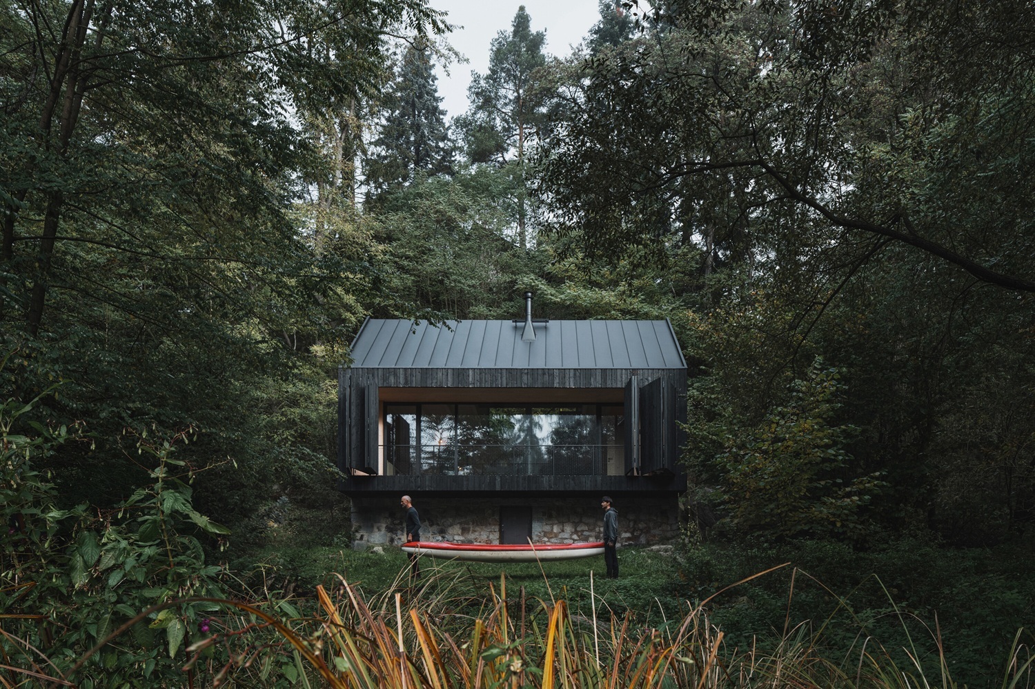 Mezi skálou a řekou